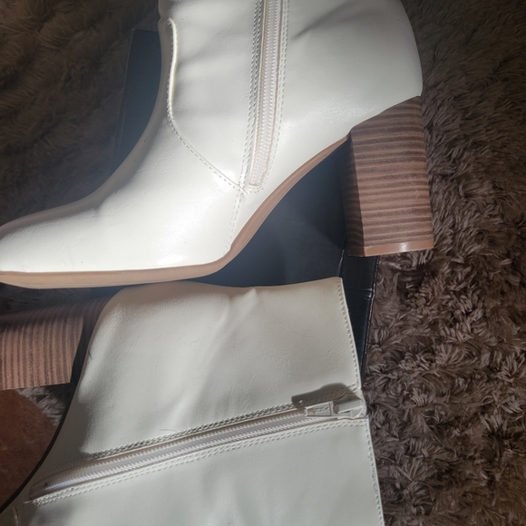 Winter white booties!! - Picture 6 of 6